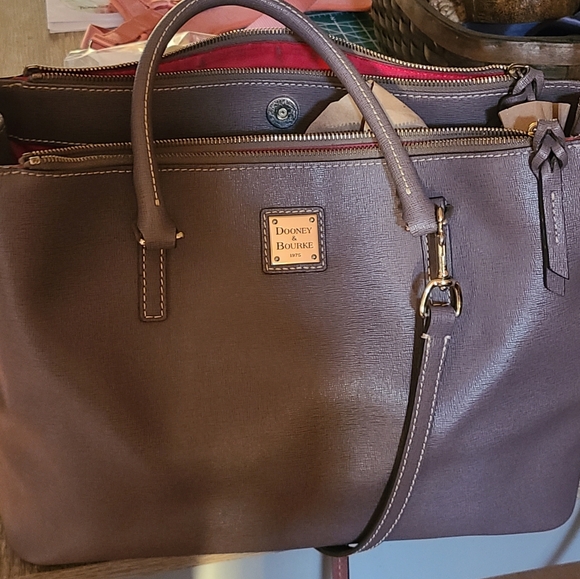 Dooney & Bourke - Picture 7 of 8